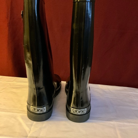 Black Glossy Rain Boots - Picture 2 of 6